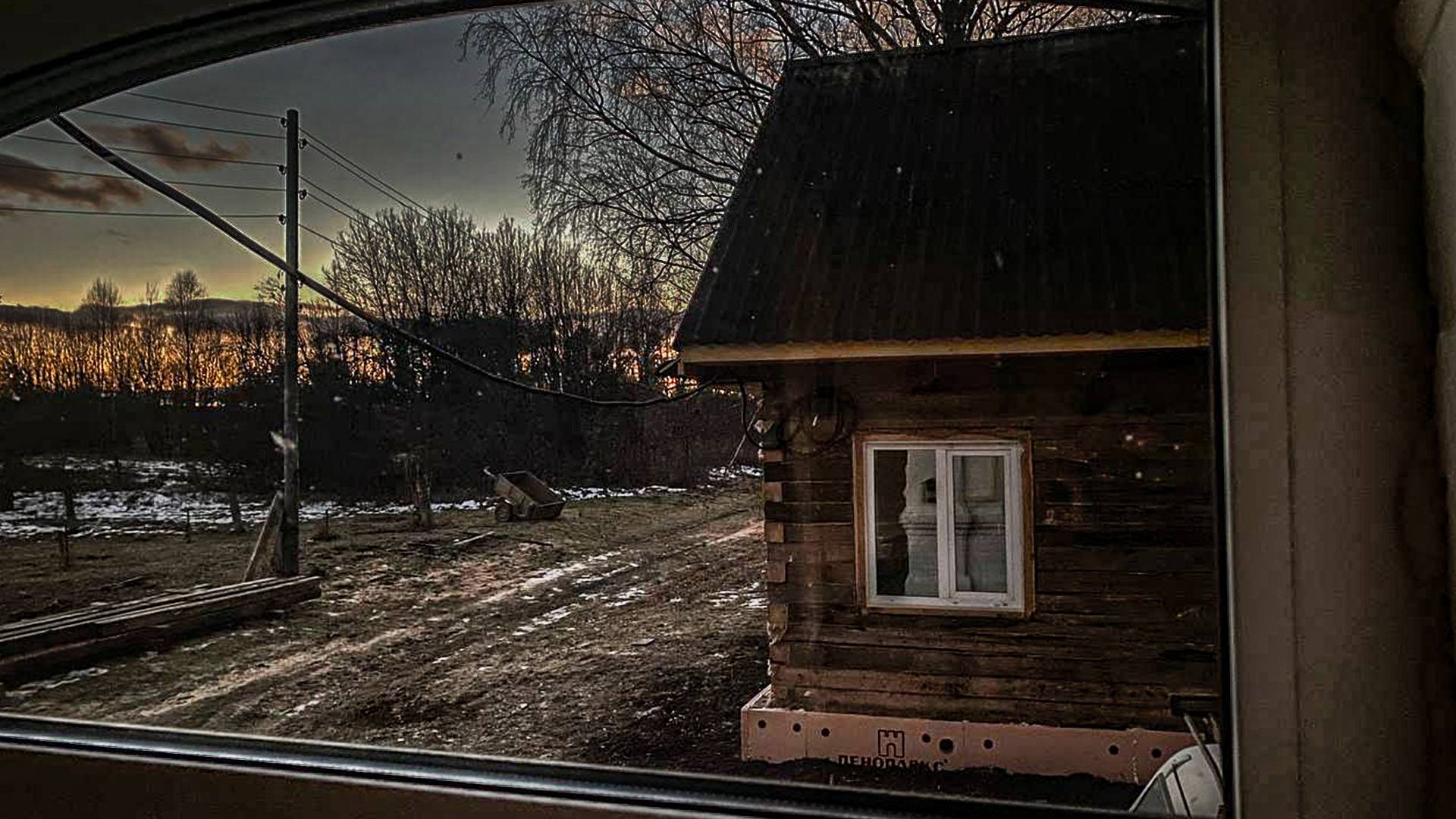 Готовим мастерскую к зиме. Утепляем потолок и первый венец смотреть онлайн