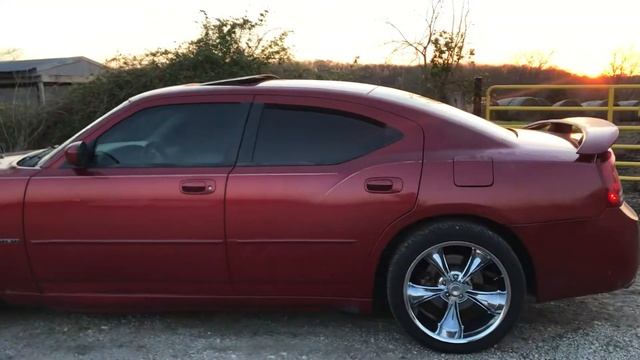 Dodge Charger R/T with 20in chrome rims смотреть онлайн