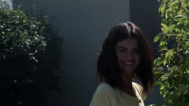 Selena Gomez Reveal Why She Didn't Go To Met Gala 2021 смотреть онлайн