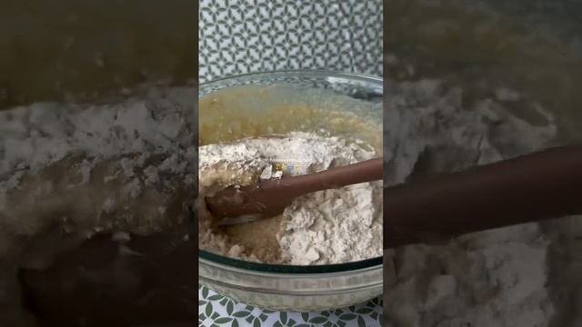 Банановый пирог с крошкой