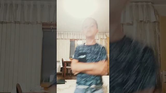 Саша танцует под песню "Диалоги тет-а-тет" смотреть онлайн