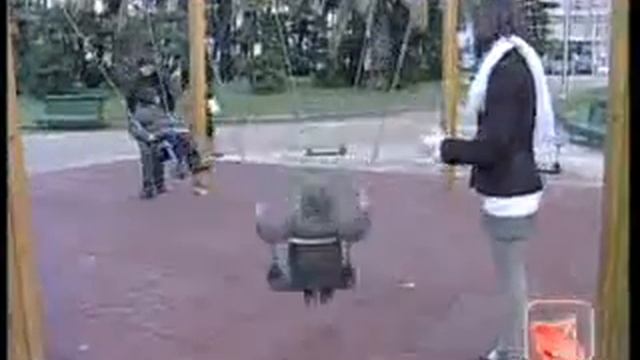 Napoli - Nuove giostrine alla Villa Comunale смотреть онлайн