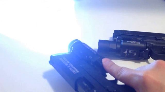 SureFire X300 Ultra vs Streamlight TLR-1s on a M&P Review смотреть онлайн