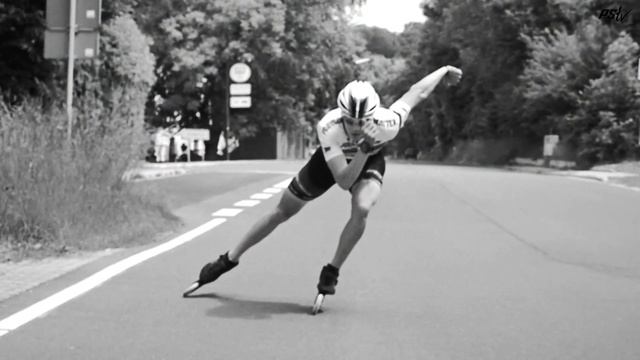Bart Swings Double Push Skate Technique - Powerskating 13