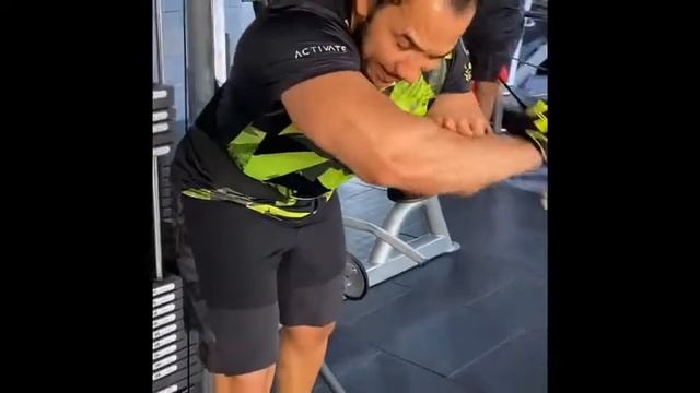 biceps and triceps Supersets workout By Amr Eman смотреть онлайн