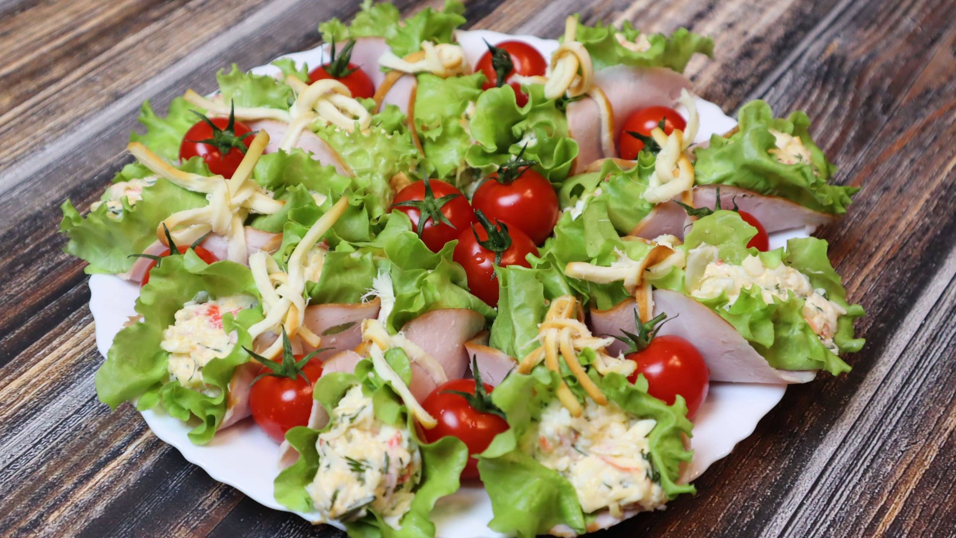 Рецепт - 🎄 Закуска - Рулетики с крабовыми палочками 🦀 смотреть онлайн