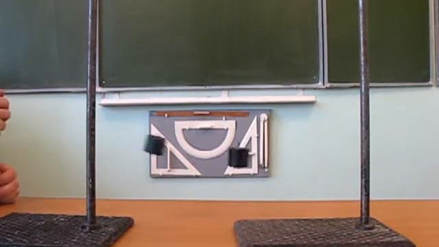 упругий удар тел равной массы смотреть онлайн