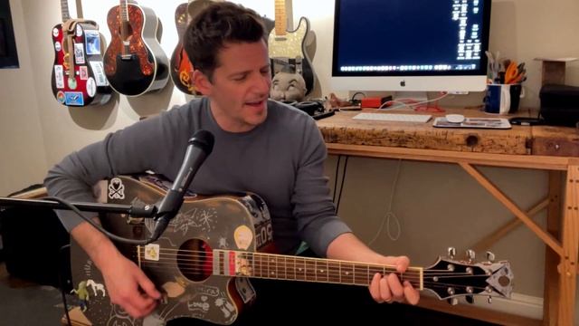 Acoustic Cover of The Man in Me by Bob Dylan смотреть онлайн