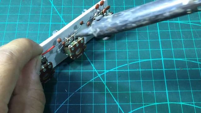 DIY Ultra Power Heavy bass Amplifier Using C5200 transistor With bass, treble volume circuit смотреть онлайн
