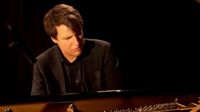 Till Hoffmann plays Schumann: Humoreske op. 20 смотреть онлайн