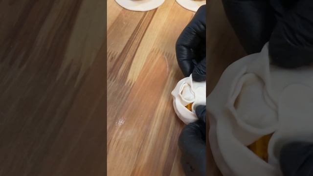 Бесконечно можно смотреть на три вещи: как горит огонь, как течет вода и как работают другие люди 😉 смотреть онлайн