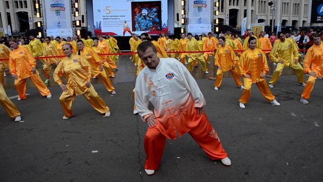 Инструкторы Межрегиональной Ассоциации Оздоровительного Цигун на Олимпийском Дне России смотреть онлайн