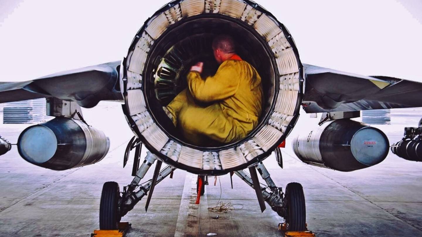 Песня молодого техника самолёта. П. Сурмач смотреть онлайн