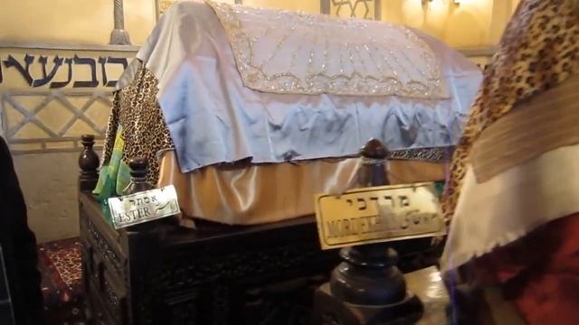 Tomb of Mordechai and Esther in Hamedan, Iran смотреть онлайн