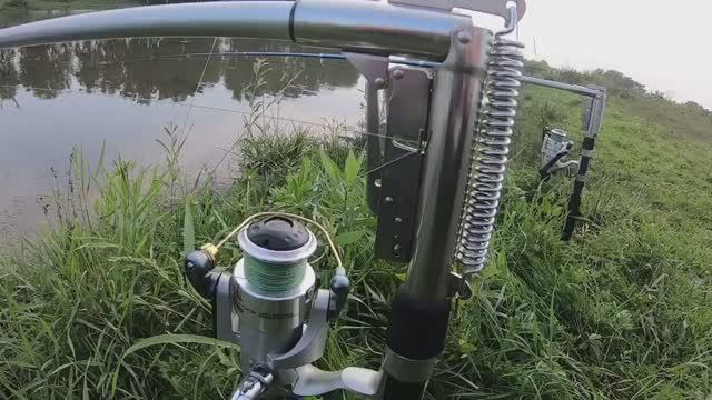 Китайские САМОПОДСЕКАЮЩИЕ УДОЧКИ ловят САМИ!!! смотреть онлайн