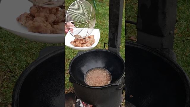 Куриная печень с овощами в казане на костре смотреть онлайн