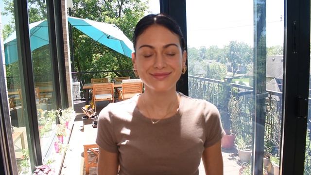 Day 15: Eye Strain & Tension | 30 Day Face Yoga Challenge: 5 Min to put your Best Face Forward смотреть онлайн