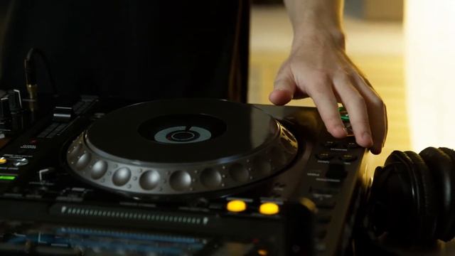 Tips & Tricks. Точка на лету в Pioneer CDJ смотреть онлайн