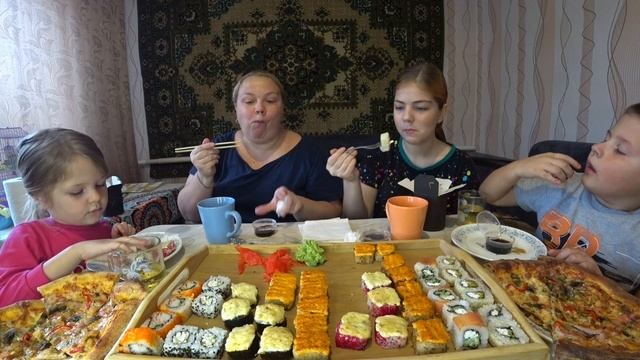 роллы, пицца мукбанг. впервые пробуем удон