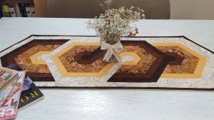 Мастер-класс по пэчворку: Сшейте красивый коврик на стол из 2 блоков в одной технике.