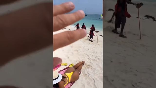 Вывалила батоны 🤣 смотреть онлайн