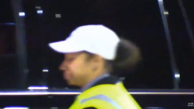 hailee steinfeld, billie eilish, eiza gonzalez & more leaving the vanity fair oscar party смотреть онлайн