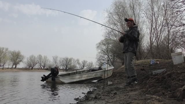 ПЕРВАЯ ВОБЛА ПОШЛА Весенняя рыбалка в Астрахани 2021 Поход за первой воблой смотреть онлайн
