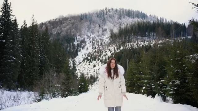 В Холоде _ Дарина Кочанжи (Official Video).mp4 смотреть онлайн