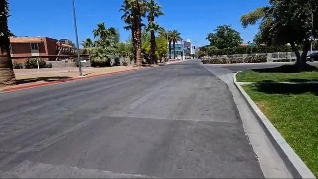 Downtown Las Vegas livestream lunchtime Uber Eats on electric scooter. смотреть онлайн
