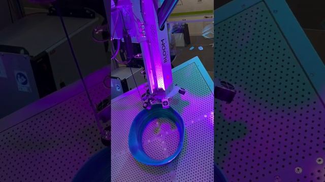 Awesome 3D printing robot with Friday disco vibes смотреть онлайн