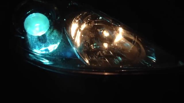 Peugeot 307 + luces de xenon смотреть онлайн