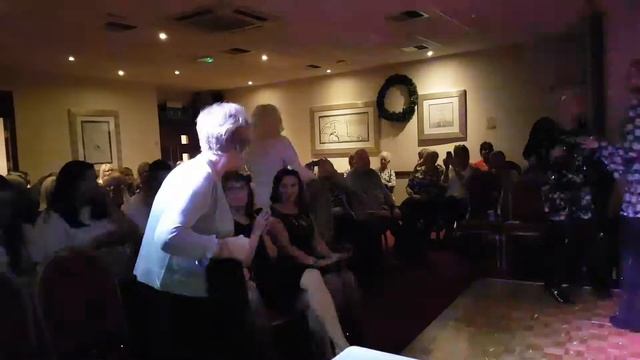 Julia Martin as Dolly Parton - lsi disco and karaoke смотреть онлайн