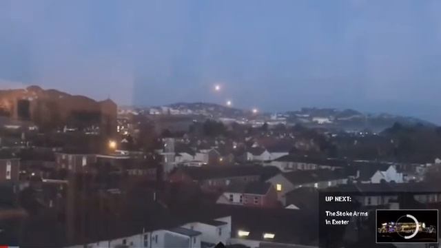 Mystery formation of 20 floating 'objects' baffles onlookers as footage emerges смотреть онлайн