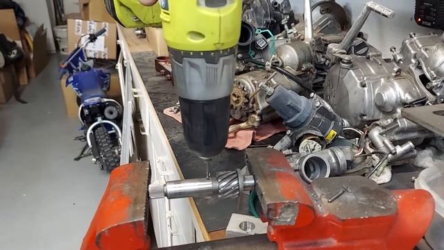 Quick free fix on a clapped out YZ125 kick starter mechanism смотреть онлайн