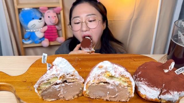 허쉬 초콜릿 크렘슈🍫 투썸 디저트 먹방 Dessert Mukbang смотреть онлайн