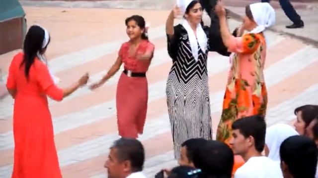 G'unchalab turgan gulimsan -Bekmirza Dadaboev (konsert jonli ijro) смотреть онлайн