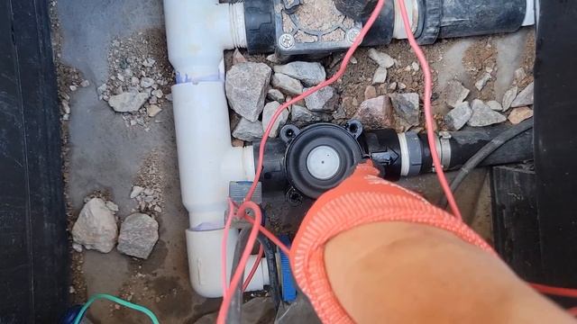 Leaking sprinkler head repair part 2: Hunter PGV diaphragm replacement смотреть онлайн