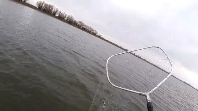 Ловля мартовской щуки в Астрахани Рыбалка 2019 с лодки на Ахтубе смотреть онлайн