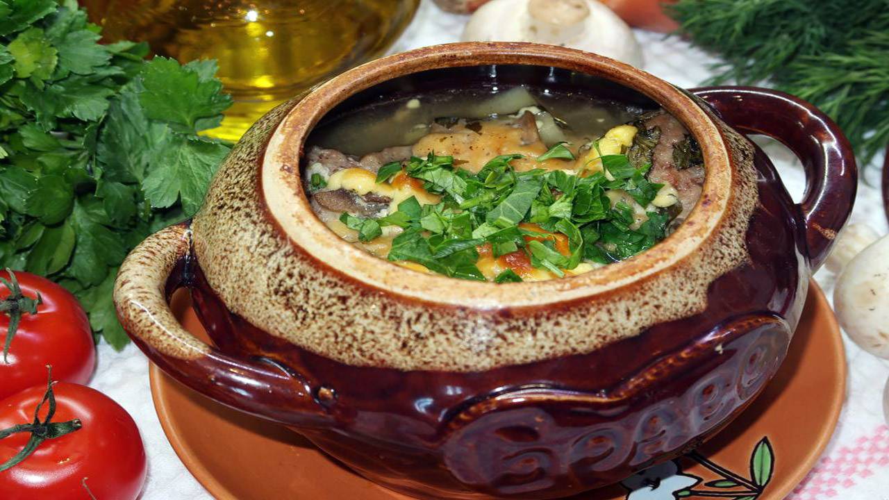 Потрясающе вкусные фрикадельки с картошкой и грибами в горшочках. Вкусный ужин для всей семьи смотреть онлайн