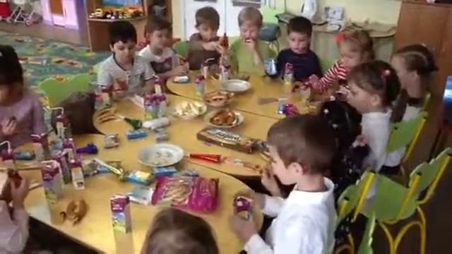 Перекус в садике "1956" смотреть онлайн