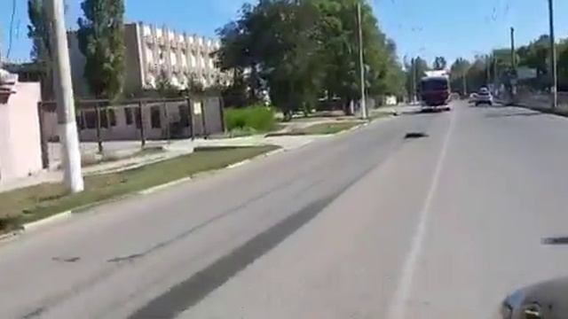 Водители, внимательнее! На дороге по Вокзальному шоссе – открытый люк смотреть онлайн