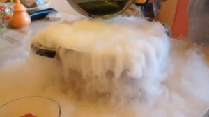 СУХОЙ ЛЁД   НЕВЕРОЯТНЫЕ ЭКСПЕРИМЕНТЫ С СУХИМ ЛЬДОМ