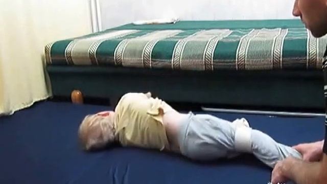 Максим, нижняя параплегия, ползание на спине вверх смотреть онлайн
