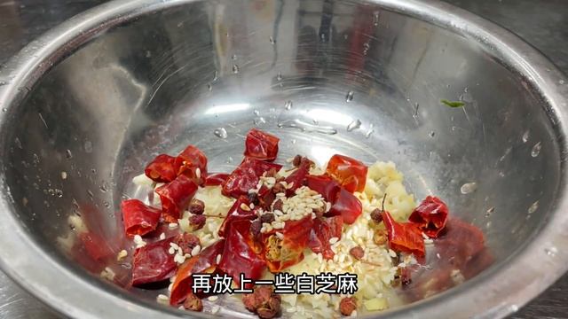 廚師長教你熗拌黃豆芽的家常做法，步驟詳細，開胃解膩下酒又下飯【留意美食】#熗拌黃豆芽 #黃豆芽 #豆芽 #熗拌黃豆芽料理 #熗拌黃豆芽做法 смотреть онлайн