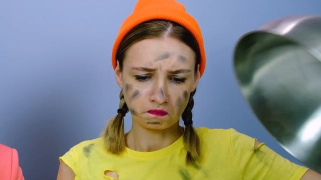 Богатая VS Бедная Девушка Челлендж от Пико Поки смотреть онлайн