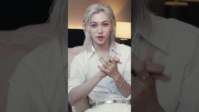 Stray Kids's Felix Speaks French смотреть онлайн