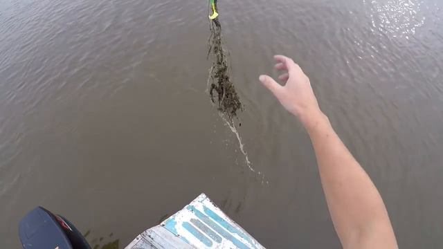 Рыбалка с лодки. Астраханская рыбалка в низовьях Волги. смотреть онлайн