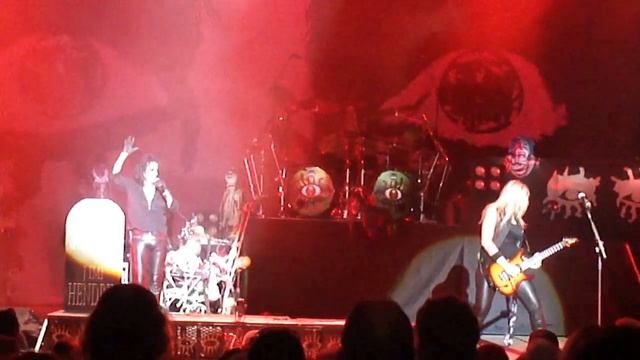 Alice Cooper: Foxy Lady (Jimi Hendrix) with Nita Strauss 2/8/15 смотреть онлайн