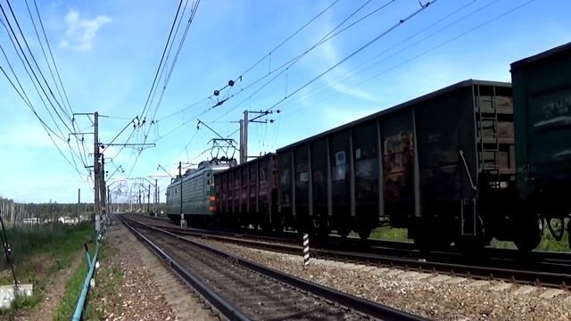 Электровоз ВЛ10У-045 с грузовым поездом смотреть онлайн