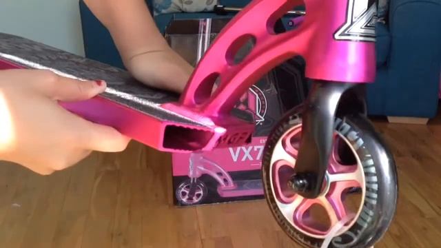 MGP VX7 Scooter Unboxing! смотреть онлайн